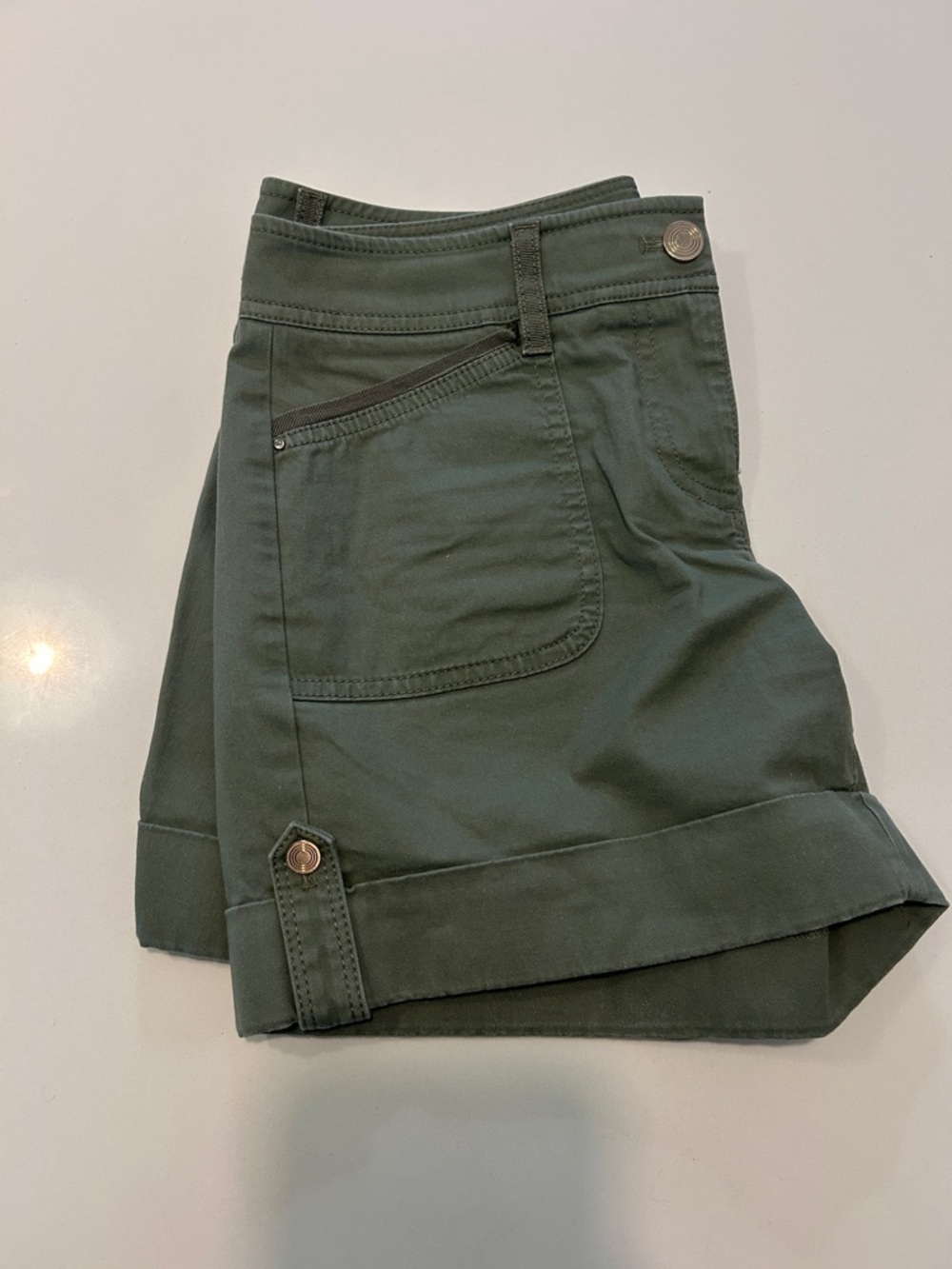 WHBM Army Green Utility Cargo Bermuda Cuffed Cotton Twill Shorts - Size Short 0 - Picture 3 of 3